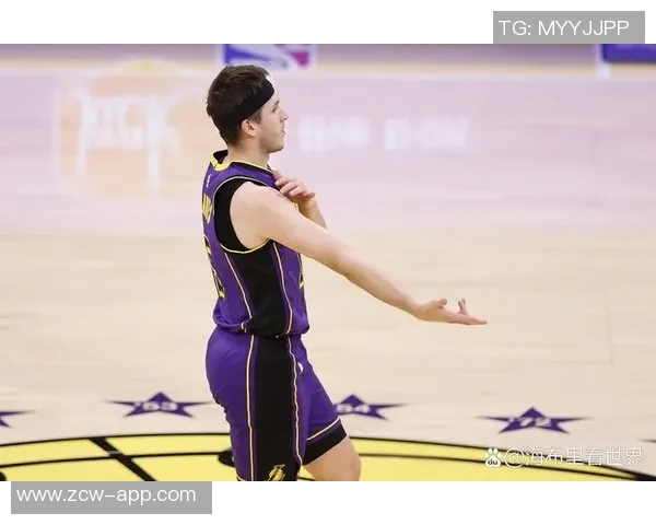 里夫斯分享与东詹并肩作战的感受与三位无私创造者的默契配合